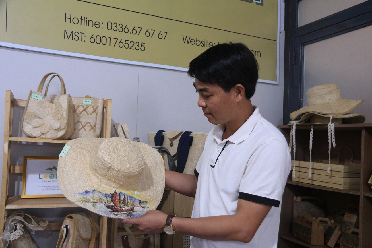 Biến thứ bỏ đi thành hàng thời trang xuất khẩu, doanh nghiệp thu tiền tỷ, nông dân Đắk Lắk làm giàu