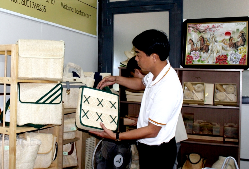 Biến xơ mướp thành sản phẩm thời trang